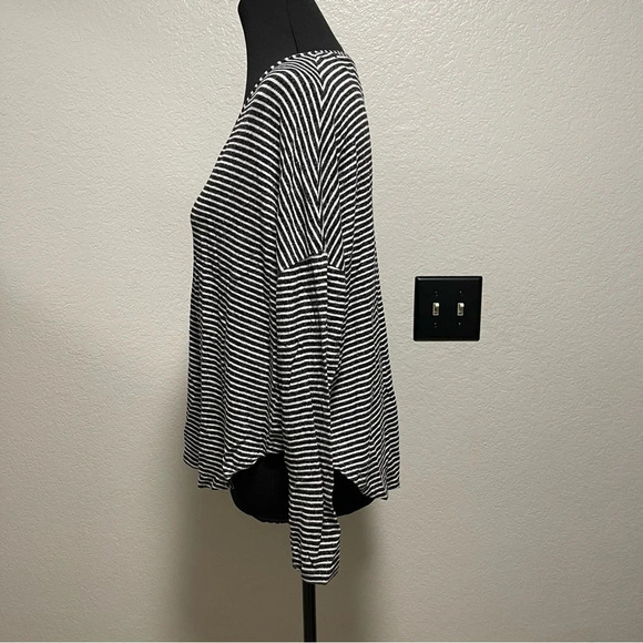 Forever 21 Lightweight Pinstriped Button Up V-Neck Cardigan Size Small - Picture 3 of 6